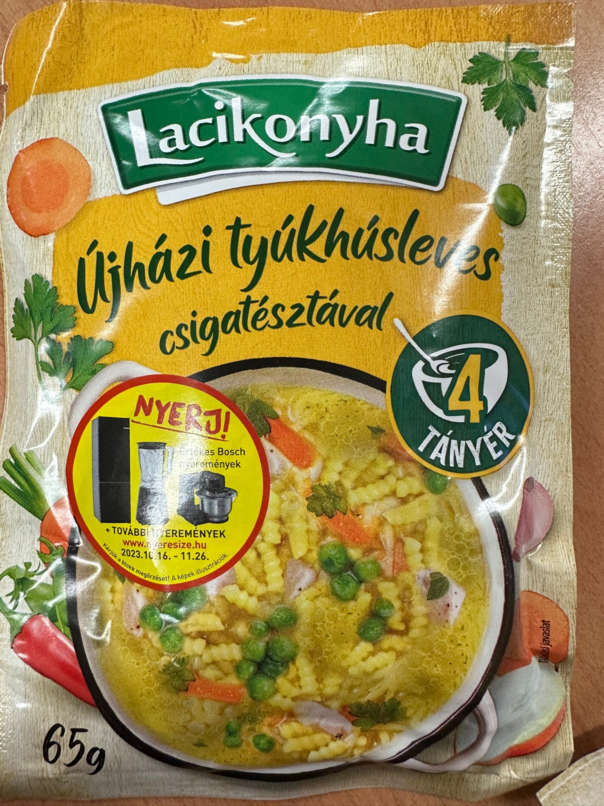 Lacikonyha Újházi tyúkhúsleves csigatésztával 65 g /4 tányér/